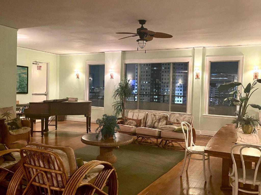 Private Cozy Studio, Peek A Boo Ocean View For 2 Лонг Бич Экстерьер фото