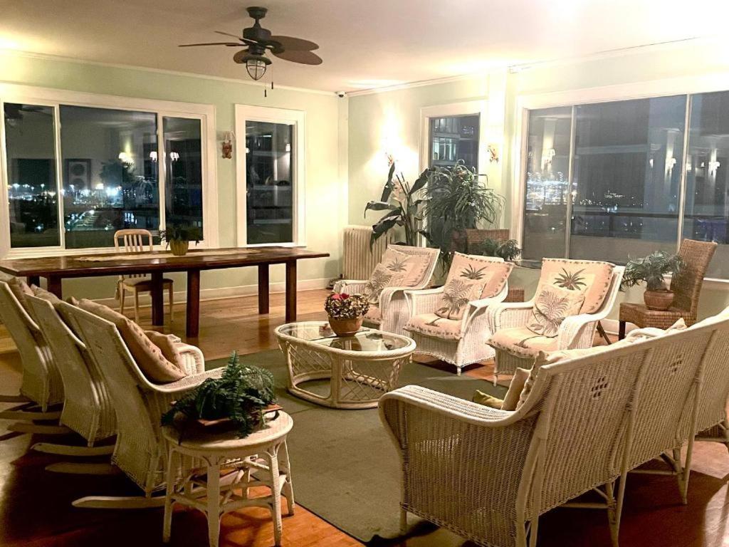 Private Cozy Studio, Peek A Boo Ocean View For 2 Лонг Бич Экстерьер фото
